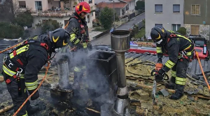 San Vito di Leguzzano, incendio sul tetto di un’abitazione: intervento dei Vigili del Fuoco incendio tetto San Vito di Leguzzano