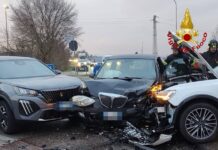 Incidente stradale a Lonigo: scontro tra tre auto sulla SP 17, un ferito. Intervento dei vigili del fuoco incidente lonigo