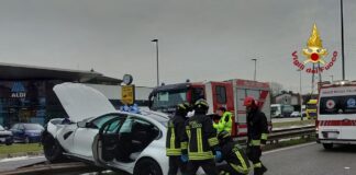 Vicenza, sbanda alla rotatoria e finisce sul guard-rail: un ferito in viale del Sole incidente viale del Sole Vicenza