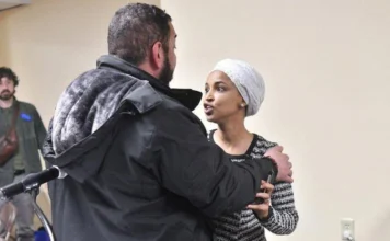 Minneapolis, aggredita deputata dem Omar. Trump: “Avrà organizzato tutto lei” Ilhan Omar