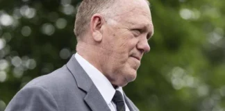 Minneapolis, lo ‘zar dei confini’ Homan: “Tolleranza zero per chi minaccia agenti, Ice deve essere migliorata” Tom Homan