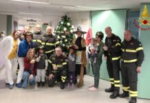 La Befana dei Vigili del Fuoco: tra spettacolari discese e solidarietà negli ospedali veneti vigili del fuoco befana bassano del grappa ospedale