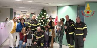 La Befana dei Vigili del Fuoco: tra spettacolari discese e solidarietà negli ospedali veneti vigili del fuoco befana bassano del grappa ospedale