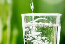 Acqua frizzante per dimagrire? Può funzionare ma non è per tutti: i rischi