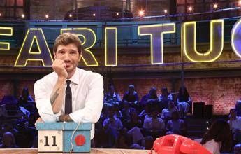 ‘Affari Tuoi – Nella buona e nella cattiva sorte’, stasera 13 febbraio: la puntata a tema