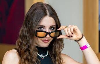 Angelina Mango spiega ai fan: “Non è stato il successo ad avermi fatto ammalare”