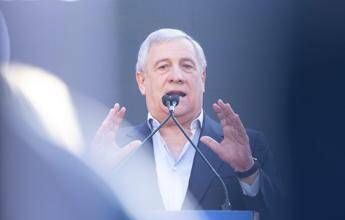 Attacco Usa e Israele all’Iran, Tajani: “Italiani non escano di casa”