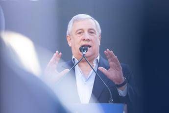 Attacco Usa e Israele all’Iran, Tajani: “Italiani non escano di casa”