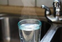 Bere acqua calda fa bene? Falsi miti e (pochi) benefici, le risposte