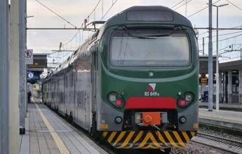 Bologna, cavi tranciati vicino alla stazione: rallentamenti e ritardi dei treni fino a 2 ore