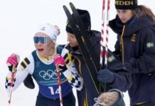 Cade la campionessa, cade lo skiman, poi la Svezia rimonta ed è argento alle Olimpiadi. Cos’è successo nella staffetta sci di fondo
