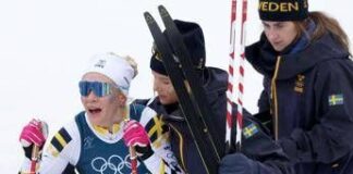 Cade la campionessa, cade lo skiman, poi la Svezia rimonta ed è argento alle Olimpiadi. Cos’è successo nella staffetta sci di fondo