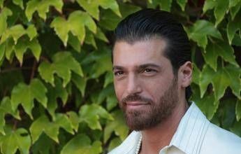 Can Yaman a Sanremo, hotel segreto e richieste ‘speciali’ tra noci pecan e caffè