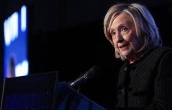 Caso Epstein, Hillary Clinton accusa l’amministrazione Trump di “insabbiamento”