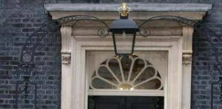 Caso Epstein, nuovo colpo per il premier Starmer: si dimette direttore Comunicazioni Downing Street
