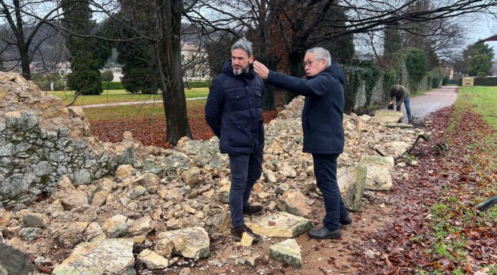 Muro crollato a Villa Cordellina Lombardi, il presidente della Provincia Nardin: “Ci stiamo attivando per ripristinarlo in sicurezza” Villa cordellina muro crollato Nardin e Parise