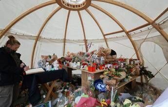 Crans-Montana, incendio al memoriale delle vittime