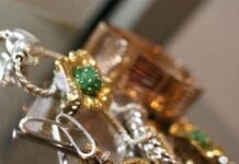 Da gioielli famiglia a posate nonna, è corsa ai compro oro