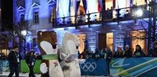 Dalle pins di Snoop Dogg alle mascotte Tina e Milo: caccia ai gadget introvabili di Milano Cortina