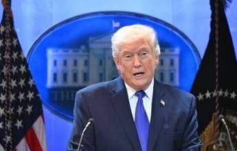 Dazi, Trump: “Sentenza Corte Suprema profondamente deludente, mi vergogno per i giudici. Imporrò tariffe globali del 10%”