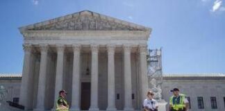 Dazi Usa, chi sono i tre giudici conservatori che hanno ‘voltato le spalle’ a Trump