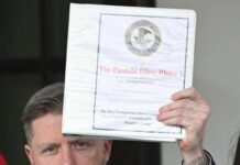 Epstein files, su un volo del finanziere pedofilo anche il segretario alla Marina Usa Phelan