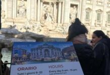 Fontana di Trevi a pagamento, biglietti a 2 euro per i turisti e visitatori