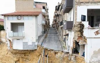 Frana a Niscemi, crolla anche la croce simbolo di speranza per il paese