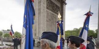 Francia, polizia spara a uomo armato di coltello all’Arc de Triomphe