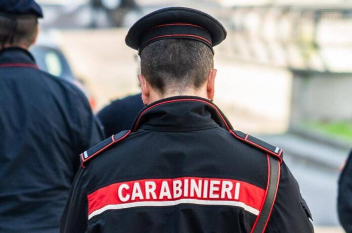 Genova, accoltella la sorella e precipita dal sesto piano: morto 26enne