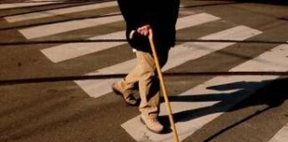 Il 20% degli over 65 cade almeno una volta l’anno, una scarpa intelligente può evitarlo