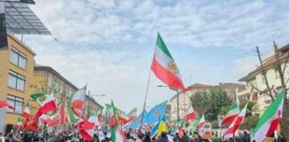 Iran, proteste di fronte al consolato di Milano: “Viva lo Shah”