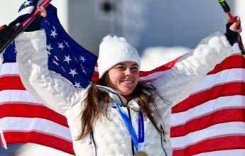 Johnson, capolavoro e disastro: vince l’oro in discesa e rompe la medaglia