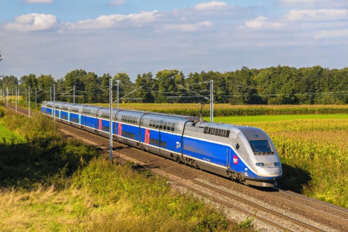 Licenziato a 57 anni, un uomo decide di girare l’Europa… con 900 euro