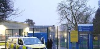 Londra, 13enne arrestato per tentato omicidio: ha accoltellato due compagni a scuola