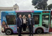 Malattie rare: bus e billboard con i colori della campagna Uniamoleforze