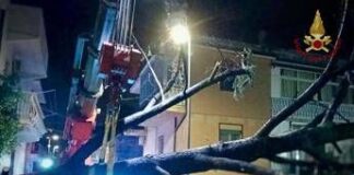 Maltempo in Campania, frana a Vietri: 5 famiglie evacuate. Allerta arancione in Calabria