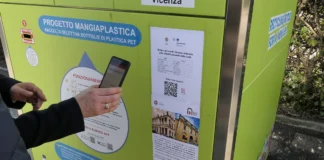 Vicenza, ecco il “Mangiaplastica”: bottiglie in Pet in cambio di punti sconto Mangiaplastica San Pio X vicenza