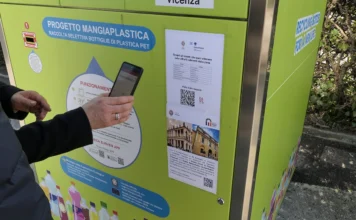 Vicenza, ecco il “Mangiaplastica”: bottiglie in Pet in cambio di punti sconto Mangiaplastica San Pio X vicenza