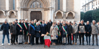 Vicenza, Giorno del ricorso: corteo del Comitato 10 Febbraio per ricordare foibe ed esodo giuliano-dalmata Giorno del ricordo, manifestazione a Vicenza del Comitato 10 febbraio con i partecipanti tra cui i parlamentari Pretto e Giovine, il presidente della provincia Andrea Nardin, alcuni sindaci e i consiglieri comunali di Vicenza Naclerio, Conte e Sorrentino