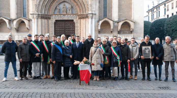 Vicenza, Giorno del ricorso: corteo del Comitato 10 Febbraio per ricordare foibe ed esodo giuliano-dalmata Giorno del ricordo, manifestazione a Vicenza del Comitato 10 febbraio con i partecipanti tra cui i parlamentari Pretto e Giovine, il presidente della provincia Andrea Nardin, alcuni sindaci e i consiglieri comunali di Vicenza Naclerio, Conte e Sorrentino