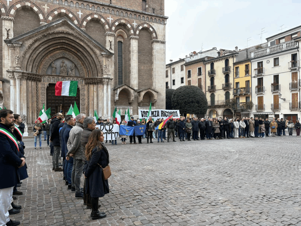 Manifestazione del Comitato 10 febbraio in Piazza Duomo a Vicenza
