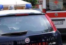 Masso colpisce auto dietro a corteo funebre: morta una donna