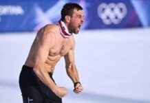 Milano Cortina 2026, vince e… si strappa la maglia: esultanza ‘alla Balotelli’ dopo l’oro