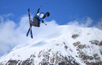 Milano Cortina, caduta spaventosa per Lajunen nel big air. Come sta l’atleta finlandese -Video