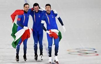 Milano Cortina, oro Italia in inseguimento squadre pattinaggio velocità: chi sono i campioni olimpici Ghiotto, Giovannini e Malfatti