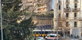Milano, tram deraglia in centro: numerosi feriti