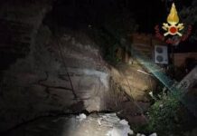 Muro di contenimento crolla su una palazzina a Formello, un morto e due feriti
