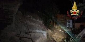 Muro di contenimento crolla su una palazzina a Formello, un morto e due feriti