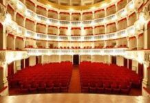 Napoli, la storia del Teatro Sannazaro: dal 1847 la ‘Bomboniera di Via Chiaia’